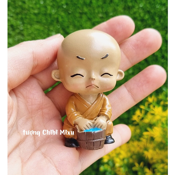 Tượng chú tiểu áo nâu nhí 7cm 